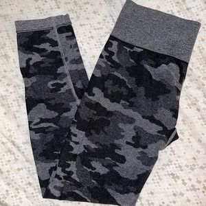 Black camo Gymshark leggings. Only worn a few times. In perfect conditions! :)